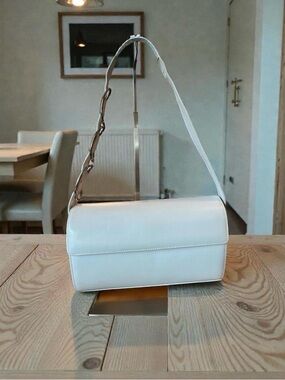 Women’s White Salvatore Ferragamo Bag – Classic Structured Design